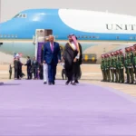 استقبال رسمی محمد بن سلمان از ترامپ در فرودگاه ریاض _ سفر پرحاشیه رئیس‌جمهور آمریکا به عربستان