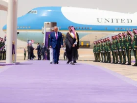 استقبال رسمی محمد بن سلمان از ترامپ در فرودگاه ریاض _ سفر پرحاشیه رئیس‌جمهور آمریکا به عربستان