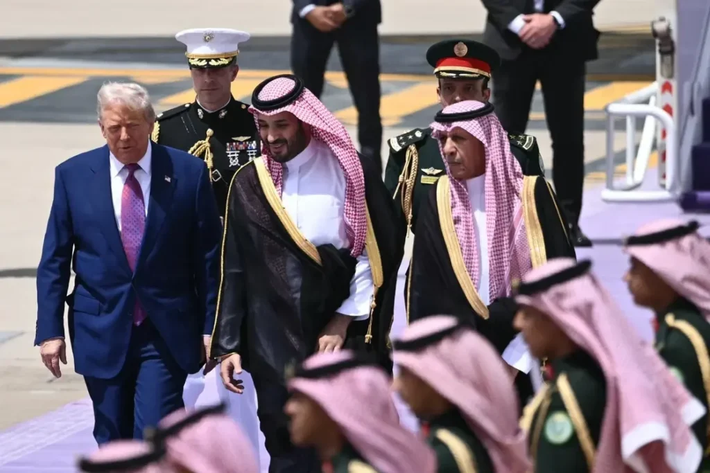 همراهان ترامپ: از وزیران تا ایلان ماسک و رئیس فیفا