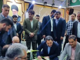 ادای احترام وزیر صمت به شهدای خوزستان در آغاز سفر کاری به اهواز