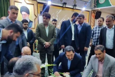 ادای احترام وزیر صمت به شهدای خوزستان در آغاز سفر کاری به اهواز