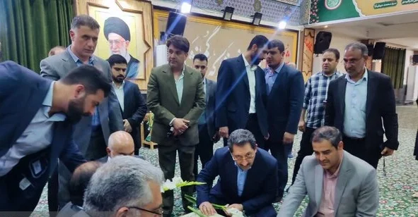 ادای احترام وزیر صمت به شهدای خوزستان در آغاز سفر کاری به اهواز