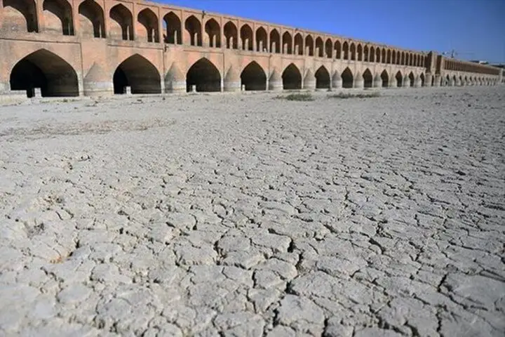 زاینده‌ رود خشک نشد، خشکانده شد _ نقش تصمیم‌گیری‌ های جزیره‌ ای در فرسایش منابع آبی