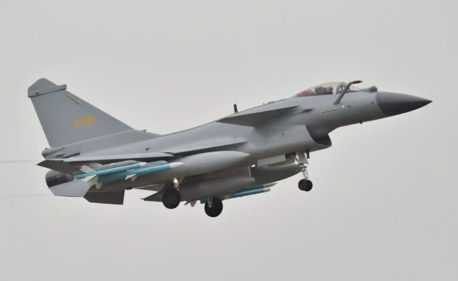 آیا ایران از چین جنگنده J-10C می‌خرد؟ مقایسه این جنگنده با F-35