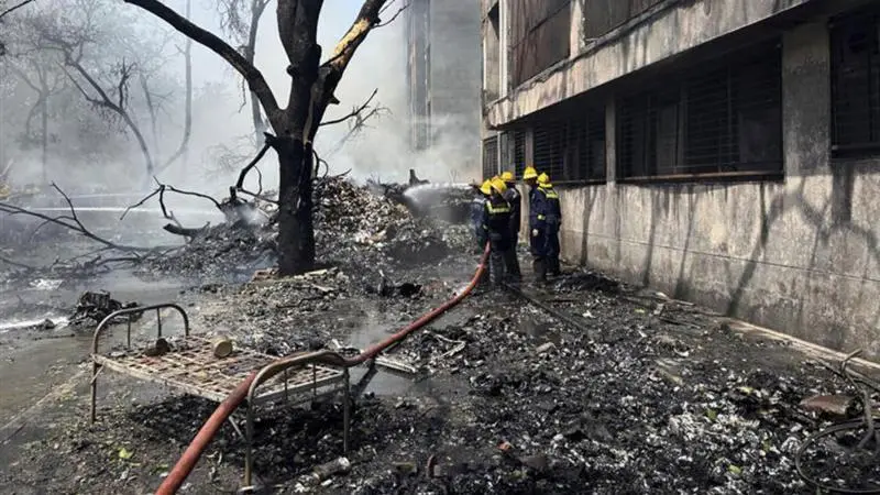 سقوط مرگبار هواپیمای ایرایندیا در احمدآباد هند با ۲۴۲ سرنشین