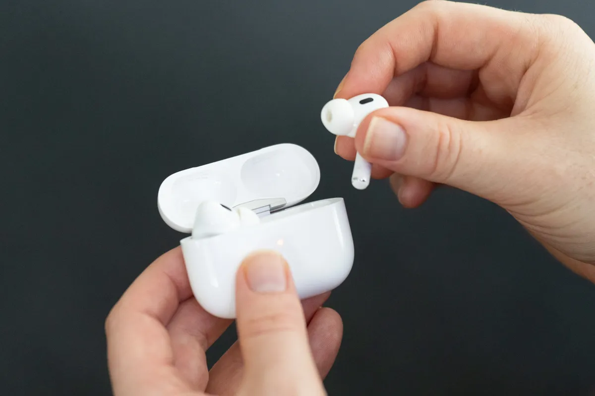 اولین سرنخ‌ها از ایرپادز پرو ۳ لو رفت! کدهای iOS 26 چه می‌گویند؟