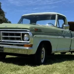 پیکاپ کلاسیک فورد F-100 مدل 1971 با رنگ نوستالژیک به مزایده گذاشته شد