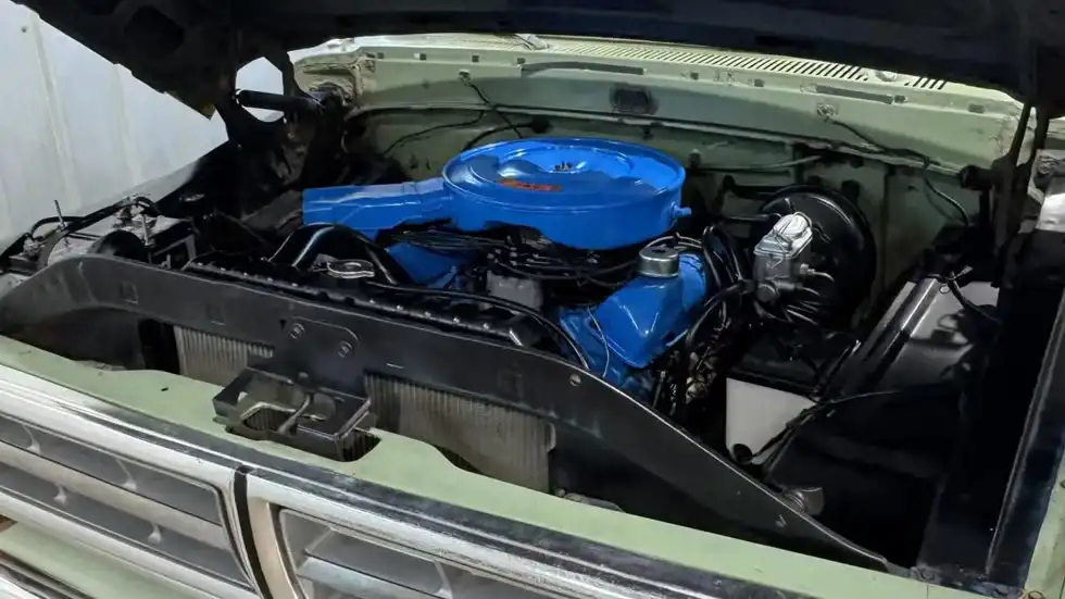 پیکاپ کلاسیک فورد F-100 مدل 1971 با رنگ نوستالژیک به مزایده گذاشته شد