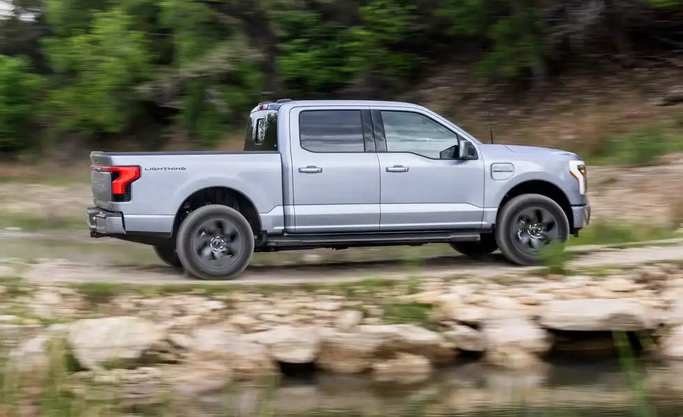 فورد F-150 Lightning 2025 معرفی شد؛ پیکاپ الکتریکی با شتاب باورنکردنی و برد ۴۸۰ کیلومتر