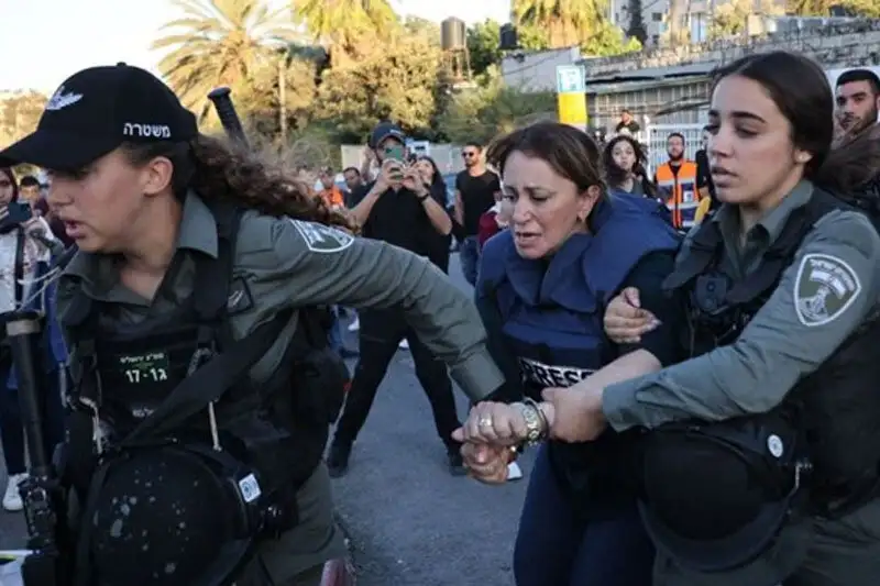 اسرائیل تا این لحظه تصاویر برخورد موشک را سانسور کرد؛خبرنگاران دستگیر شدند