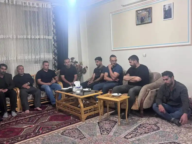همدردی محمد خدابنده‌لو با خانواده هوادار درگذشته پرسپولیس _ خدابنده‌لو پیش از سفر دل‌ها را تسخیر کرد