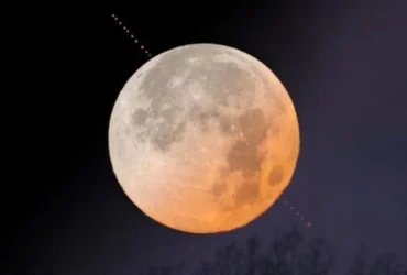 تماشای مریخ کنار ماه در آسمان امشب _ فرصت طلایی رصد سیاره سرخ با چشم غیرمسلح