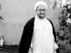 تصویر نایاب از صادق خلخالی در منزل شخصی‌ اش در قم؛ دهه ۷۰ شمسی