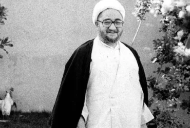 تصویر نایاب از صادق خلخالی در منزل شخصی‌ اش در قم؛ دهه ۷۰ شمسی