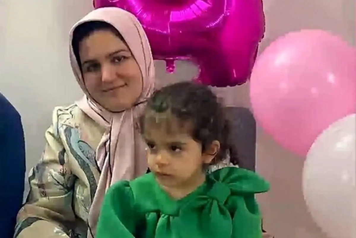 تشییع پیکر کوچک‌ترین شهید ایران؛ شهید زهرا برزگر دختر سه‌ ساله‌ ایران