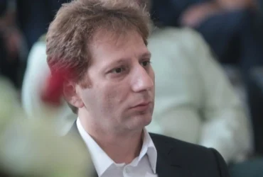 حضور علی پروین، دبیر و بابک زنجانی در مراسم ختم علی‌اکبر انصاری + تصاویر