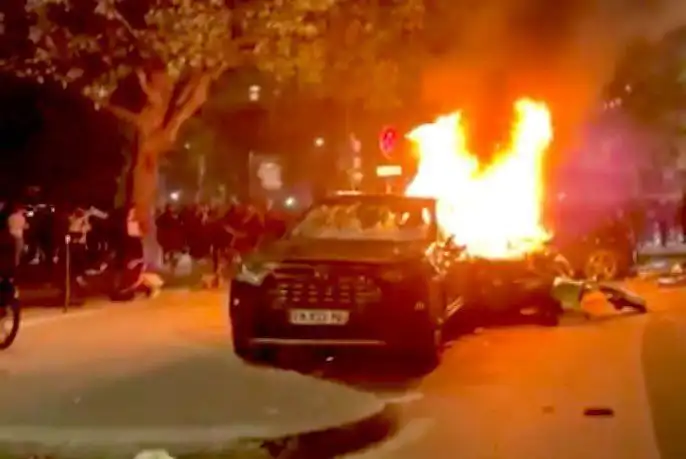 شب پرتنش پس از قهرمانی پی‌اس‌جی؛ ۸۱ بازداشت در پاریس به دنبال جشن بزرگ