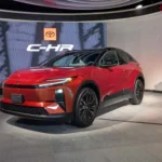 C-HR ۲۰۲۶، تویوتا از همیشه الکتریکی‌تر و اسپرت‌تر برگشت!