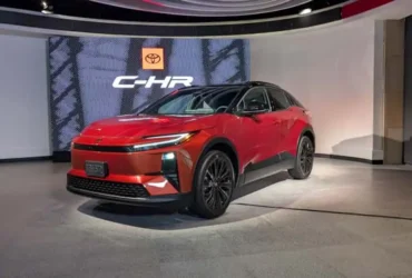 C-HR ۲۰۲۶، تویوتا از همیشه الکتریکی‌تر و اسپرت‌تر برگشت!