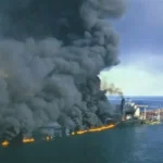 آتش‌سوزی هم‌زمان سه نفت‌کش VLCC در تنگه هرمز - ۲ میلیون بشکه نفت نابود شد