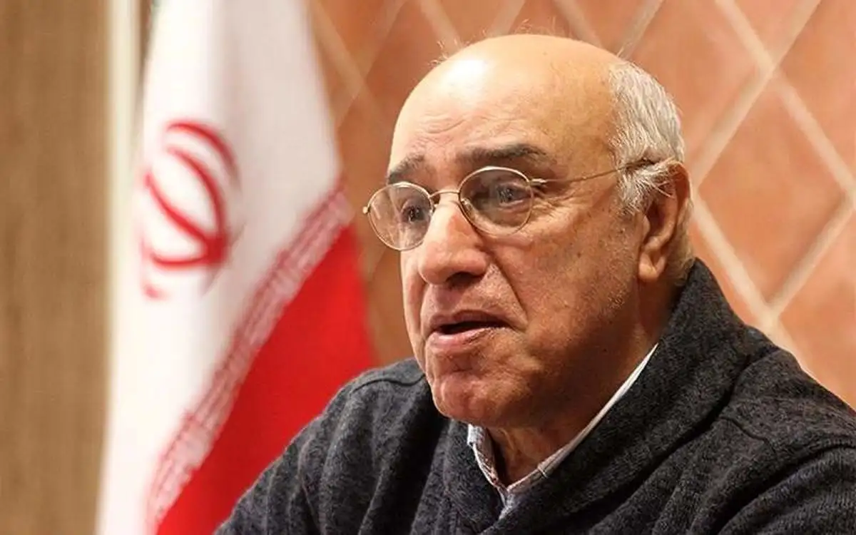 ضرب و شتم دکتر پیروز مجتهدزاده توسط اراذل و اوباش در تهران _ واکنش‌ها و درخواست پیگیری قضایی + عکس