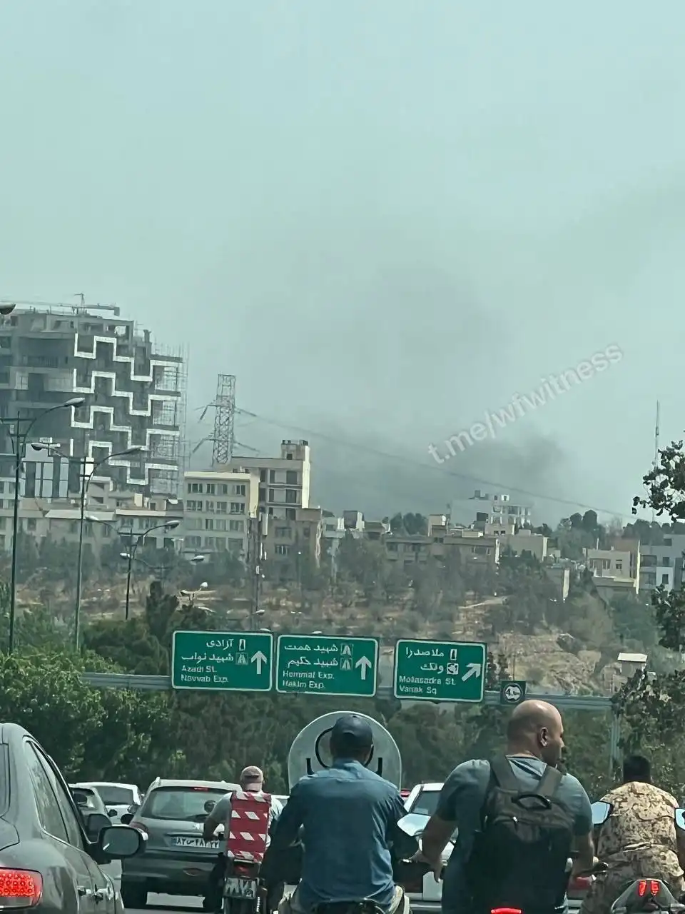 آتش‌سوزی در نزدیکی مجتمع آرارات ونک؛ دود غلیظ شمال تهران را فرا گرفت