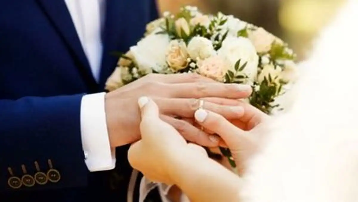 آیا ازدواج واقعاً خوشبختی می‌آورد؟