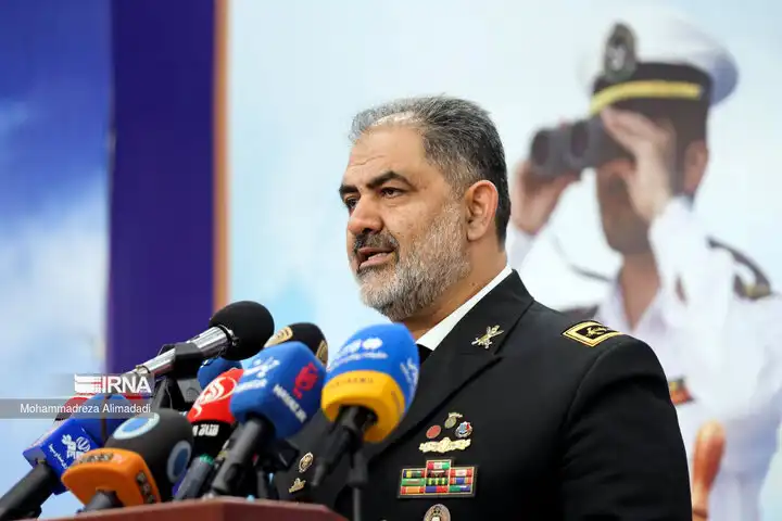 بازدید فرمانده نیروی دریایی ارتش از یگان‌ های شناوری در تنگه هرمز