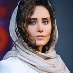 استایل خاص الناز شاکردوست قایق‌ سواری الناز شاکردوست با لباس محلی