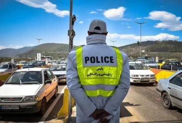 یک راننده در ورودی مشهد مامور پلیس راه را به آتش کشید