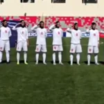 سلام نظامی بازیکنان تیم ملی فوتبال بانوان ایران هنگام پخش سرود ملی