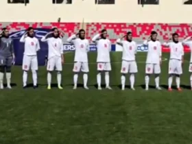سلام نظامی بازیکنان تیم ملی فوتبال بانوان ایران هنگام پخش سرود ملی
