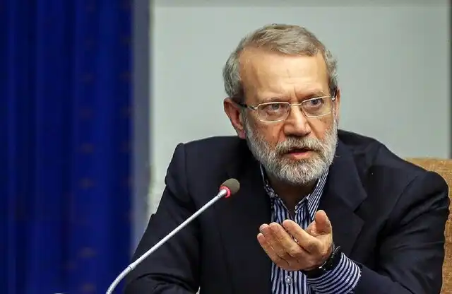 علی لاریجانی با حکم رئیس‌جمهور دبیر شورای عالی امنیت ملی شد