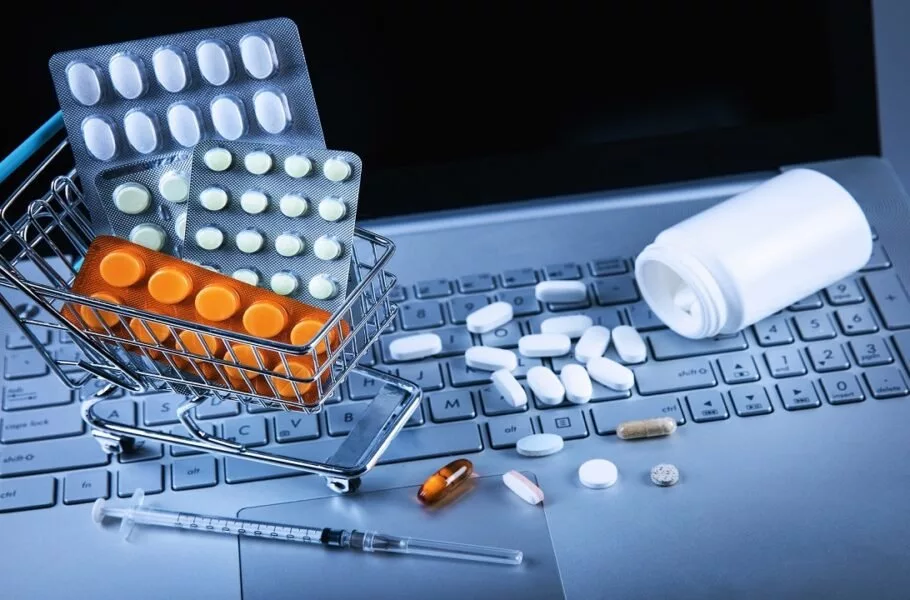 بررسی توزیع اینترنتی دارو در کمیسیون اصل ۹۰ مجلس