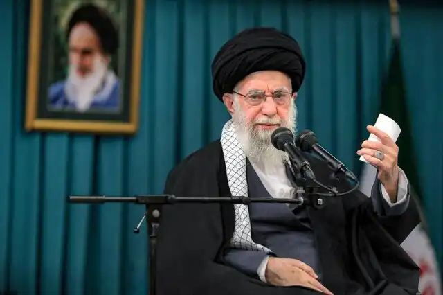 احکام جدید رهبر انقلاب برای احمدیان و شمخانی در شورای دفاع صادر شد