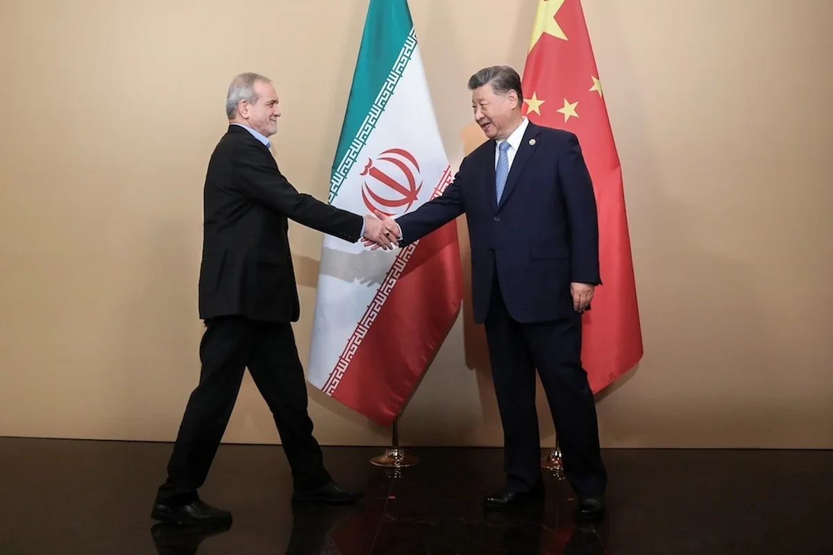 پزشکیان وارد تیانجین چین شد ؛ آغاز سفر به اجلاس سران شانگهای