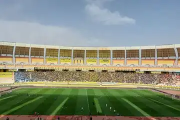 از شعار علیه درویش تا پرتاب دلار تقلبی برای نیازمند در دیدار سپاهان و پرسپولیس