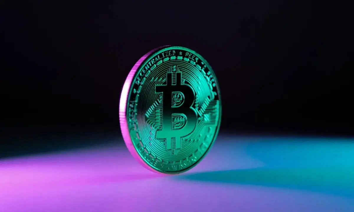 ریزش بیت‌کوین تا ۱۱۲ هزار دلار؛ شمارش معکوس برای حرکت بعدی