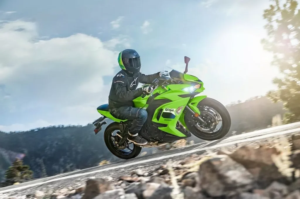 کاوازاکی ZX-4R و ZX-4RR چه تفاوتی دارند؟