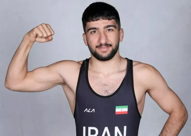احمدی ۱۸ ساله تاریخ‌ ساز شد شکست عزیزلی و صعود به فینال کشتی فرنگی جهان