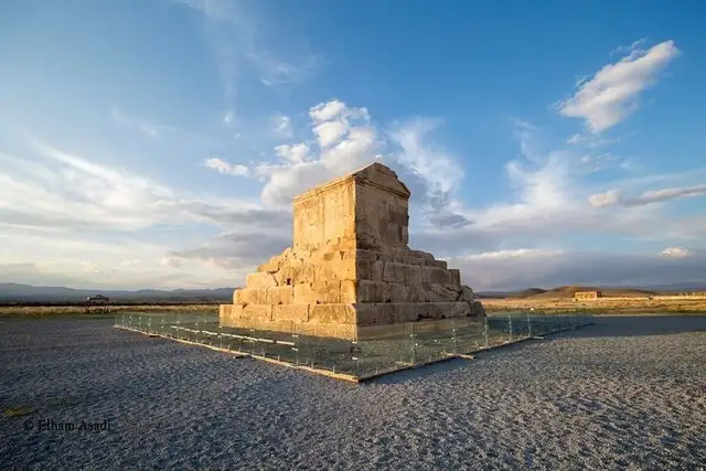 ۷ آبان روز بزرگداشت کوروش کبیر، بنیان گذار هخامنشیان