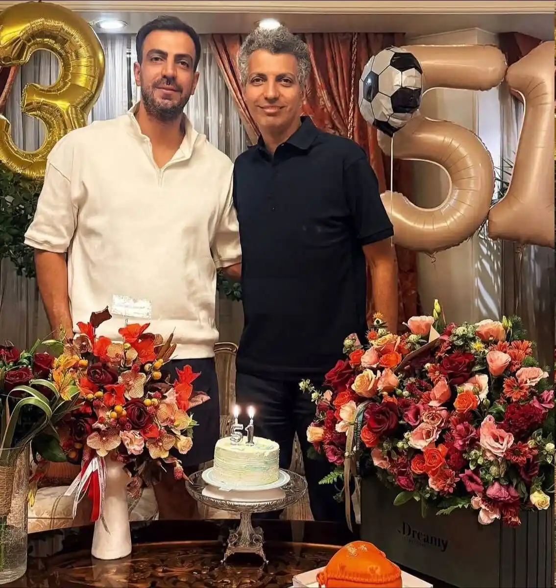 عادل فردوسی‌پور جشن تولد ۵۱ سالگی‌اش را کنار برادرش برگزار کرد