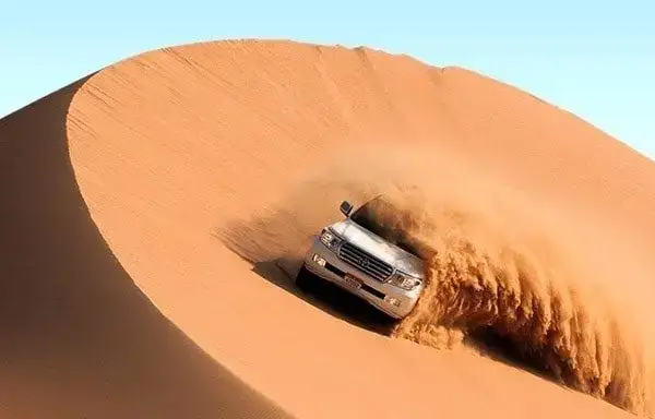 لباس مناسب سافاری دبی؛ برای سافاری دبی چی بپوشیم؟