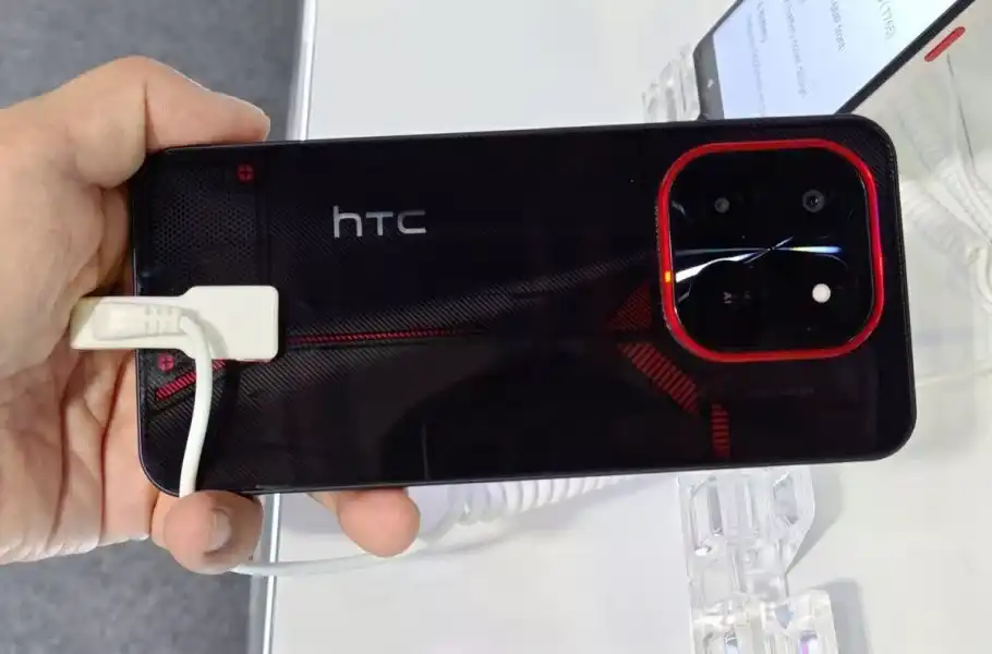 HTC از گوشی گیمینگ اقتصادی در جیتکس 2025 رونمایی کرد