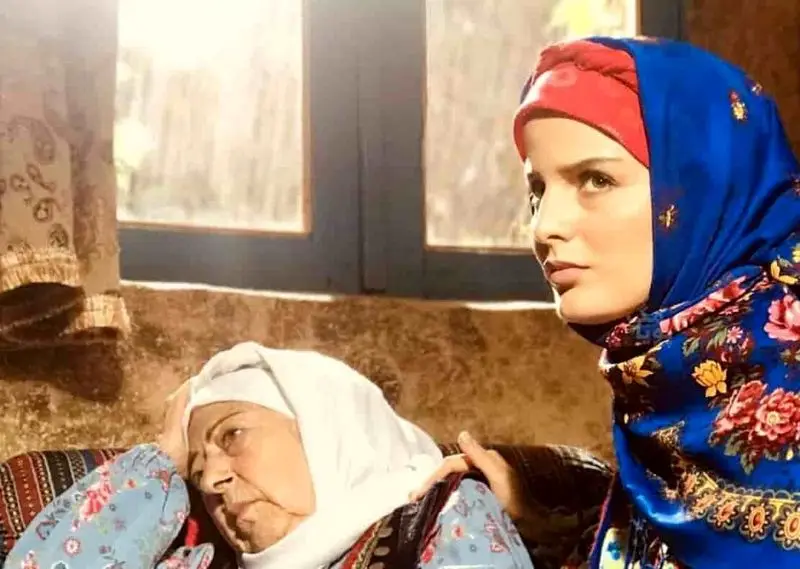 انتشار تصویری از پشت صحنه سریال «سوجان» با حضور ثریا قاسمی