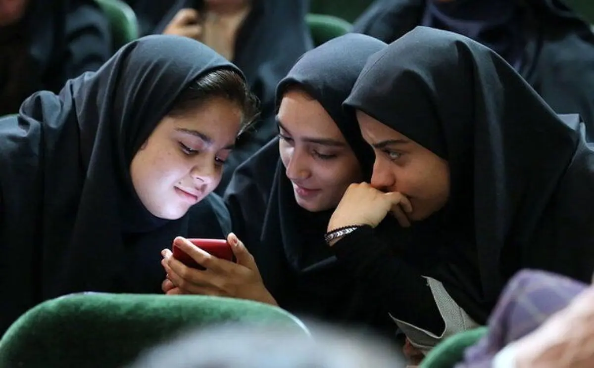 بحران هویت دانش‌آموزان در عصر شبکه‌های اجتماعی