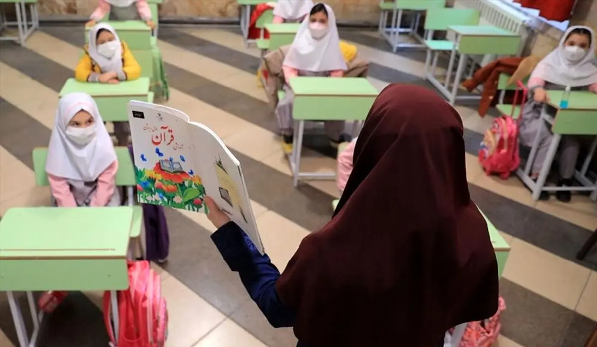 روز جهانی معلم و ضرورت ارتقای جایگاه معلمان در ایران
