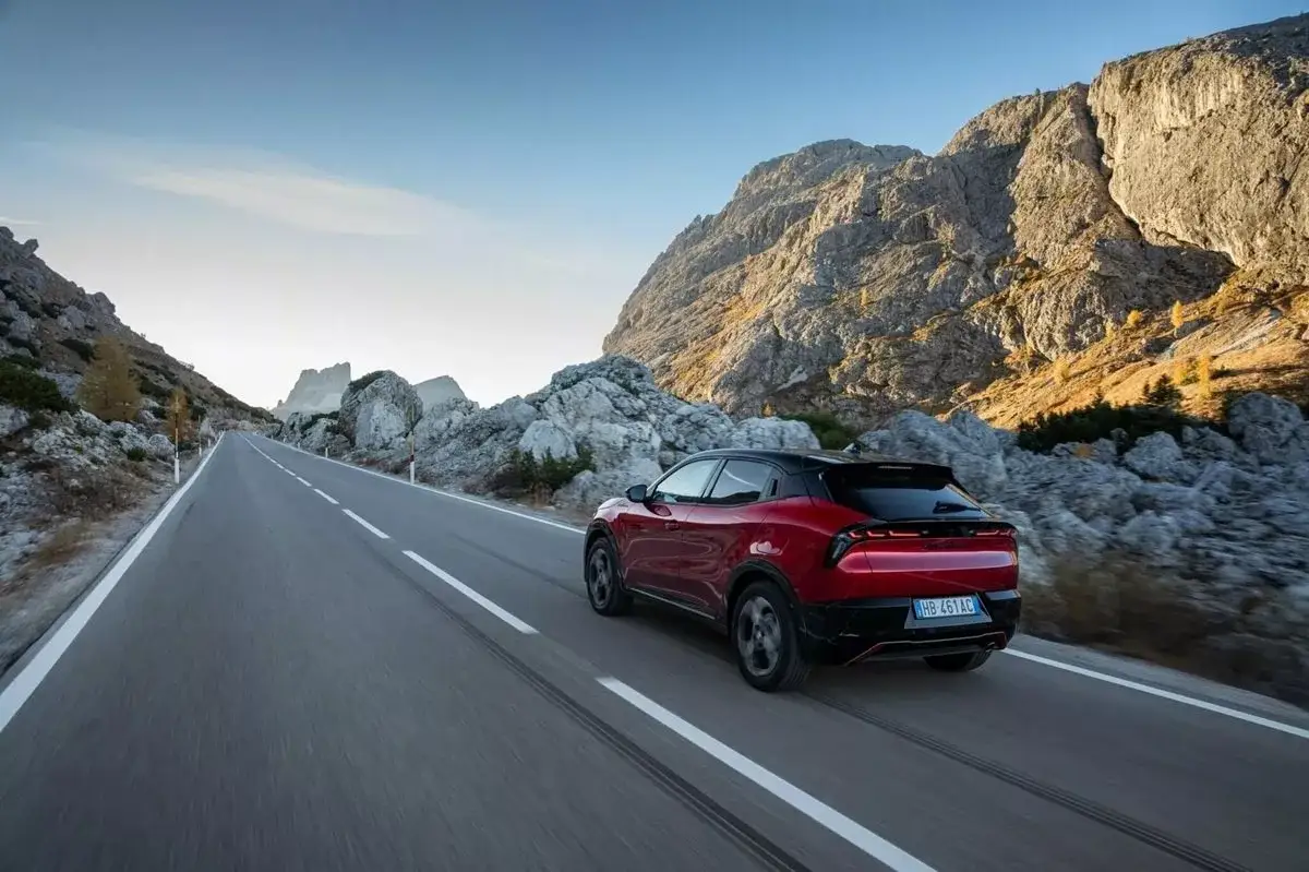 آلفارومئو جونیور اسپرت اسپشاله معرفی شد