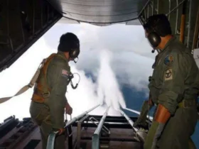 پخش کمتریل و گاز سمی در آسمان شهر کرمان توسط جنگنده آمریکا