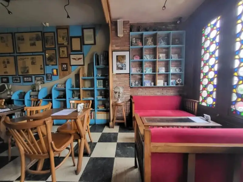 کافه ری را رشت